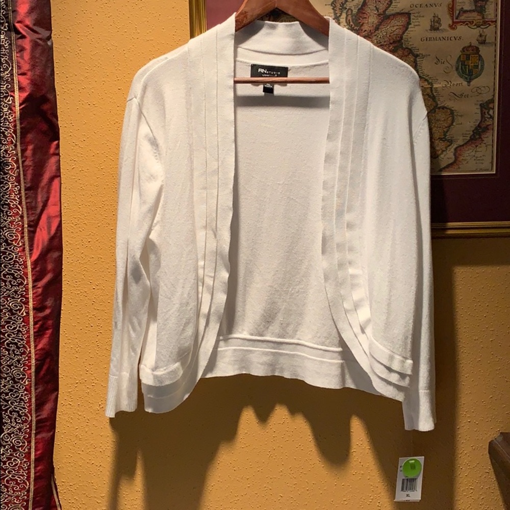 🌸Bright white spring open front cardigan